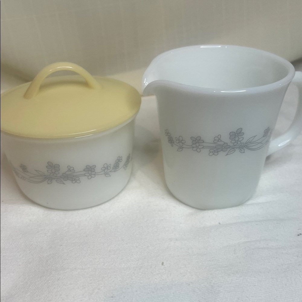 VTG Pyrex Ribbon Bouquet Creamer & Sugar Grey
